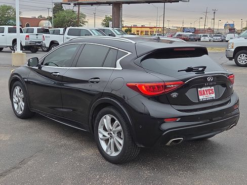 Used 2017 INFINITI QX30 Premium w/ Technology Package FWD image 3