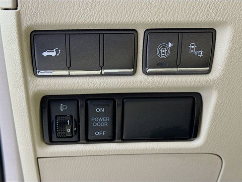 Used 2017 INFINITI QX80 2WD w/ Driver Assistance Package image 16