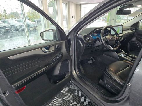 Used 2024 Ford Escape Platinum AWD/4WD image 32
