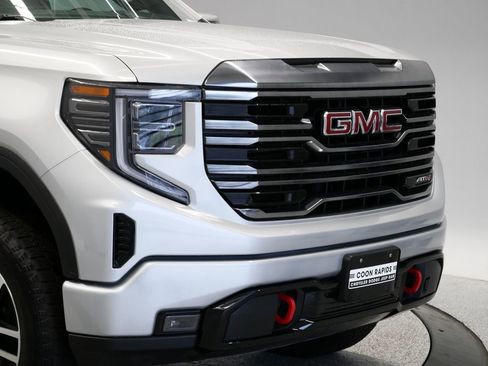 Used 2022 GMC Sierra 1500 AT4 w/ AT4 Preferred Package image 3