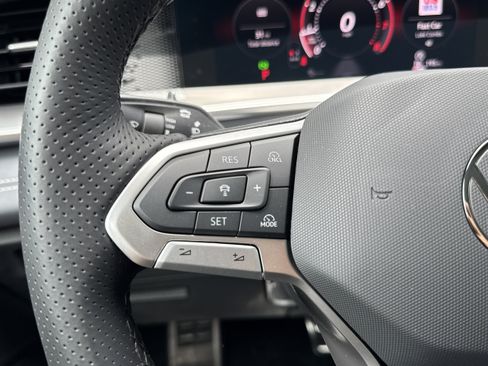 New 2026 Volkswagen Tiguan SE R-Line FWD image 30
