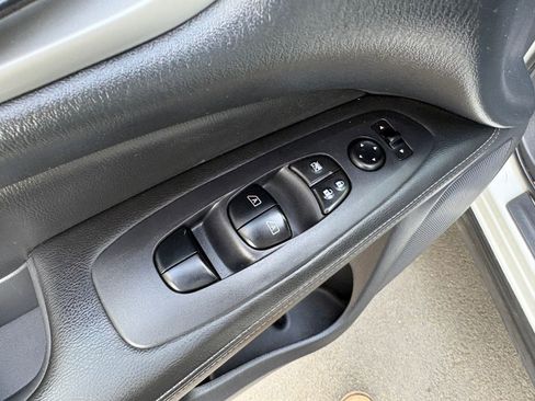 Used 2018 Nissan Pathfinder SV FWD image 14