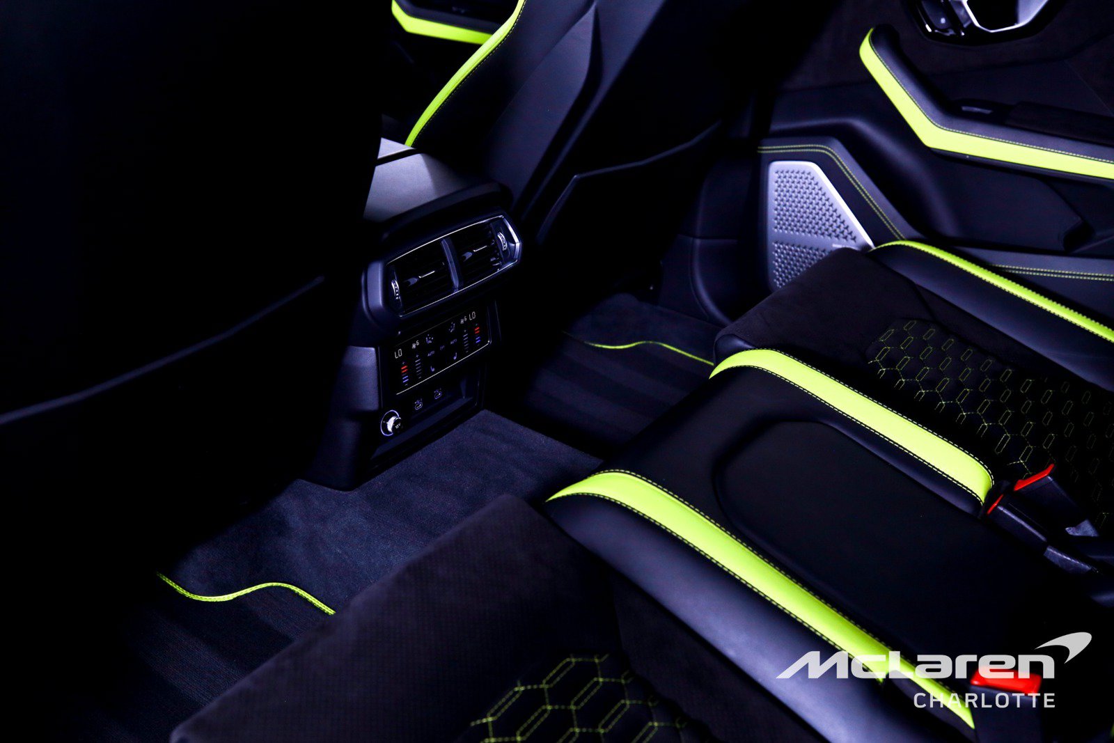 Used 2022 Lamborghini Urus AWD/4WD image 19