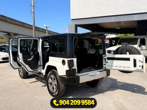 Used 2017 Jeep Wrangler Unlimited Sahara w/ Connectivity Group AWD/4WD image 24