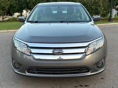Used 2010 Ford Fusion SE image 2