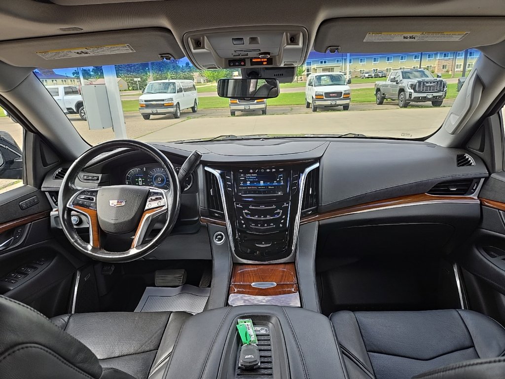 Used 2019 Cadillac Escalade ESV Luxury AWD/4WD image 19