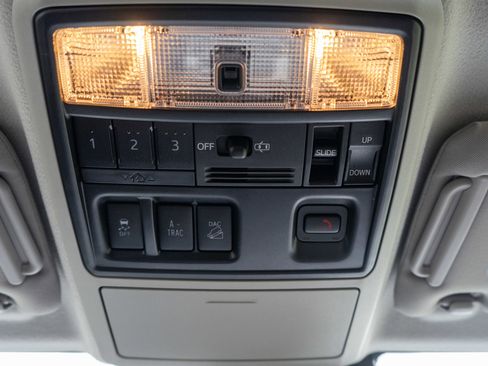 Used 2023 Toyota 4Runner Limited AWD/4WD image 23