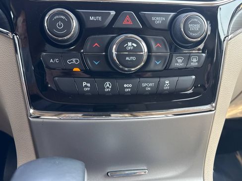 Used 2019 Jeep Grand Cherokee Limited AWD/4WD image 21