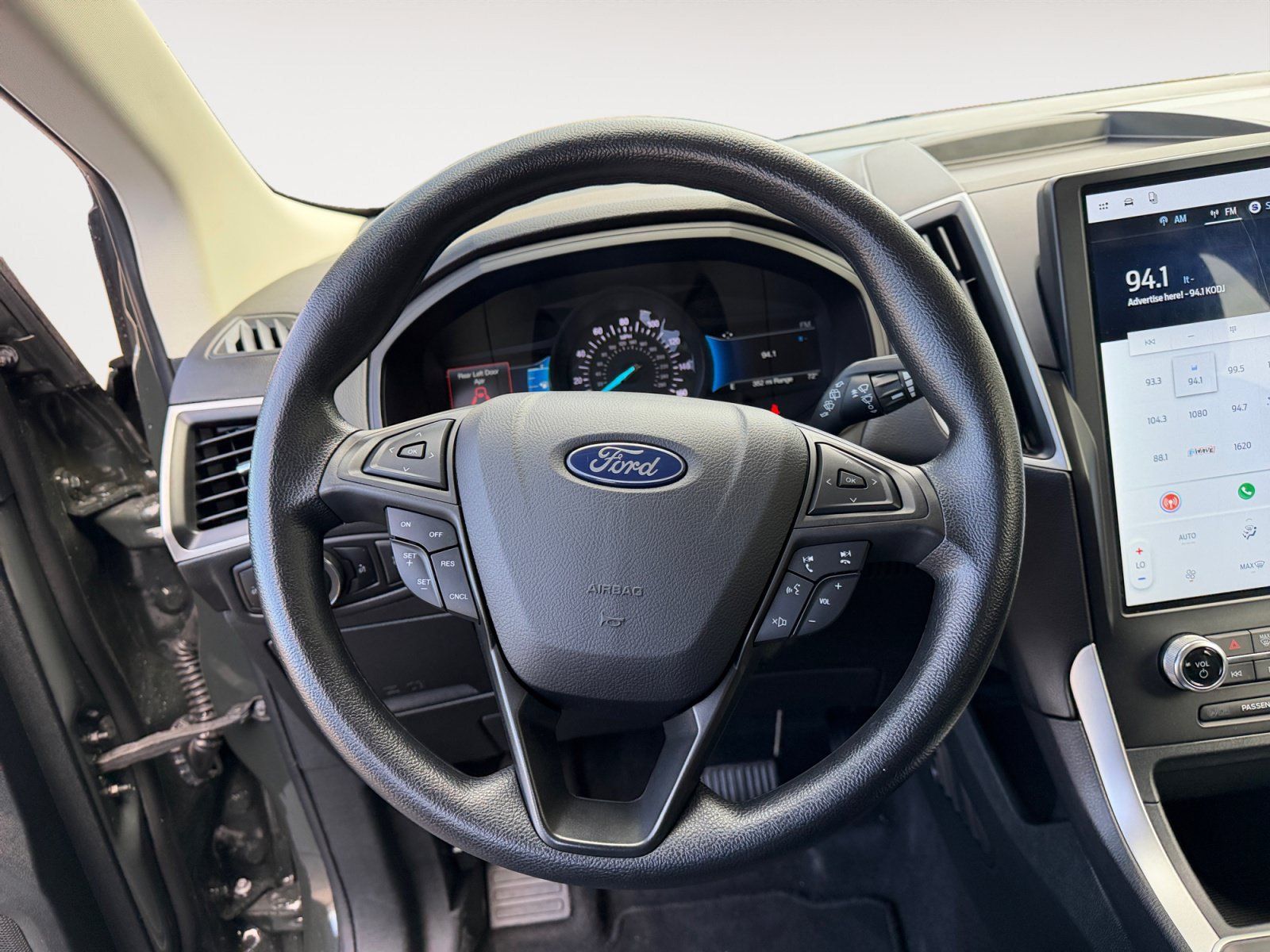 Used 2024 Ford Edge SE w/ Cargo Accessory Package AWD/4WD image 12
