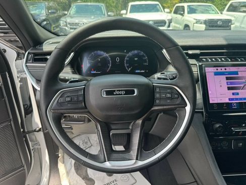 Used 2025 Jeep Grand Cherokee L Limited RWD image 5