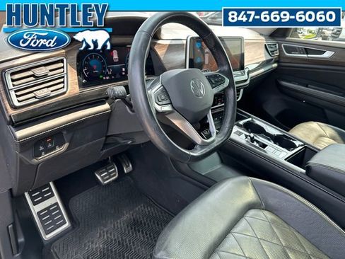 Used 2024 Volkswagen Atlas SEL Premium R-Line image 23