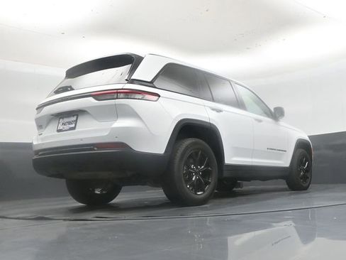 Used 2025 Jeep Grand Cherokee Altitude image 39