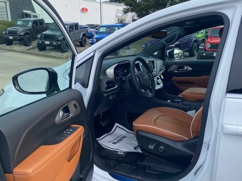 New 2026 Chrysler Pacifica Pinnacle AWD/4WD image 15