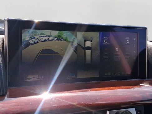 Used 2021 Lexus LX 570 4WD w/ Luxury Package image 19