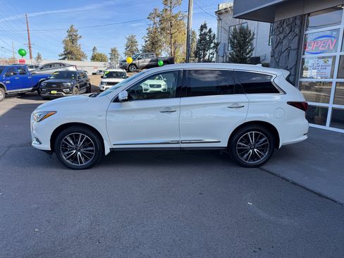 Used 2019 INFINITI QX60 Luxe w/ Sensory Package image 2