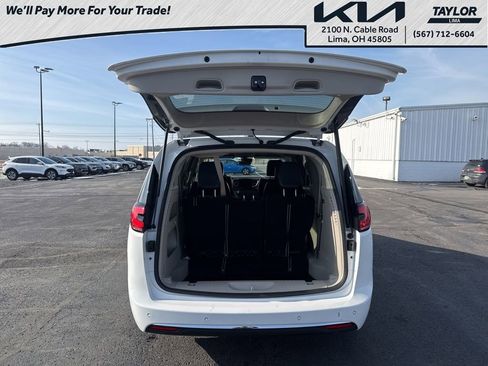 Used 2024 Chrysler Pacifica Touring-L image 13