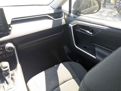 Used 2019 Toyota RAV4 XLE w/ Convenience Package image 18