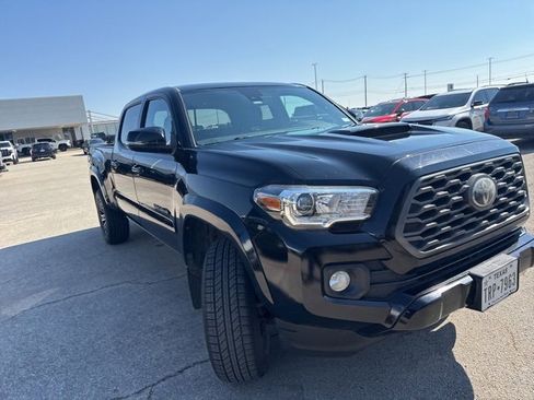 Used 2021 Toyota Tacoma TRD Sport image 2