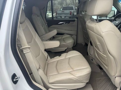 Used 2016 Cadillac Escalade Premium image 38