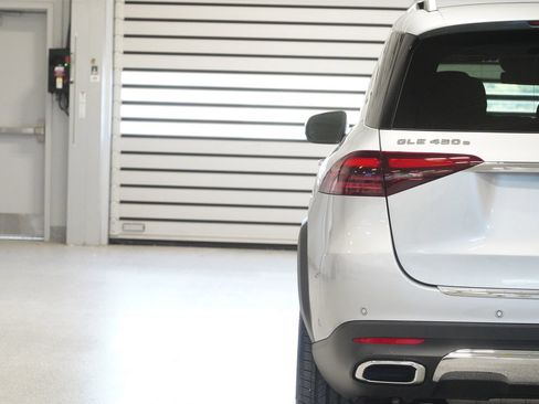 Certified 2025 Mercedes-Benz GLE 450e 4MATIC image 9