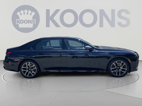 Used 2024 BMW 760i xDrive w/ Premium Package 2 AWD/4WD image 8