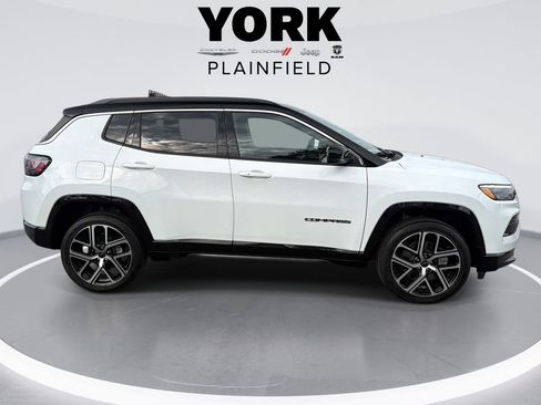 Used 2025 Jeep Compass Limited w/ Elite Group AWD/4WD image 4