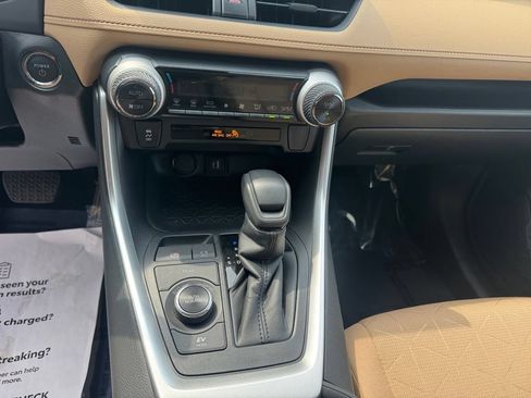 Used 2025 Toyota RAV4 XLE AWD/4WD image 11