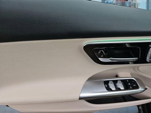 Used 2025 Mercedes-Benz C 300 4MATIC Sedan image 11