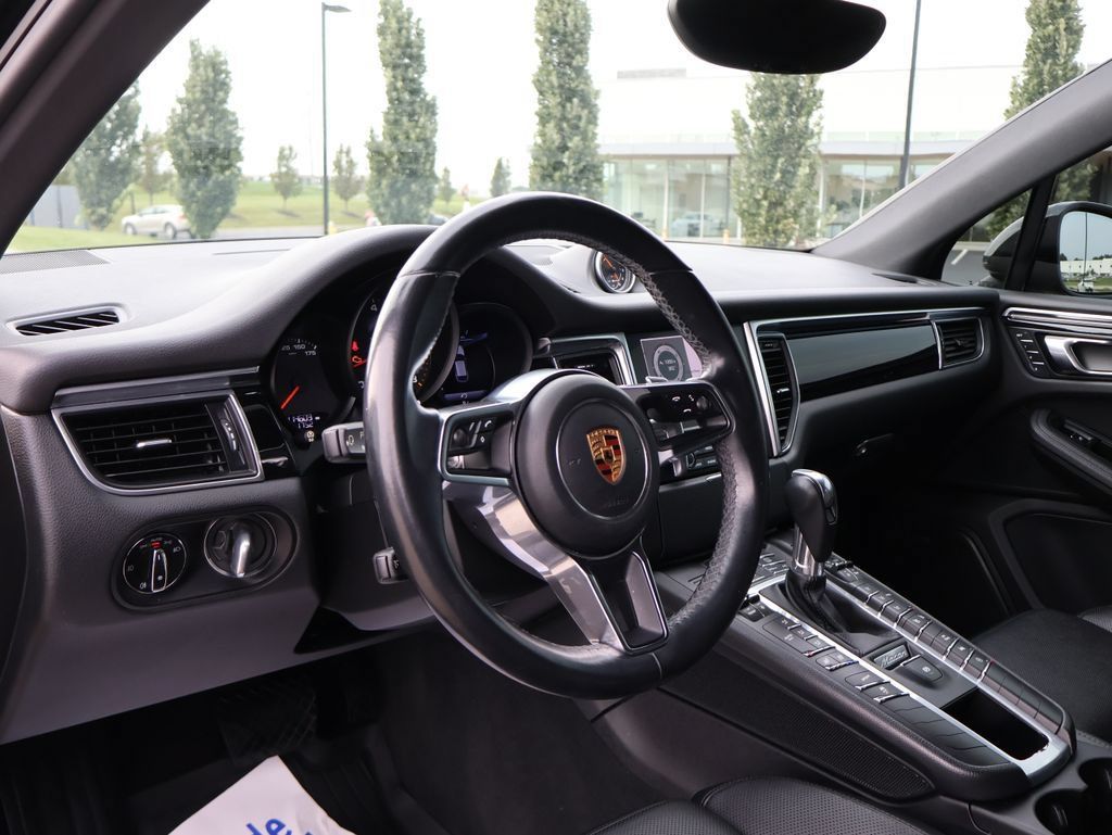 Used 2018 Porsche Macan AWD/4WD image 18