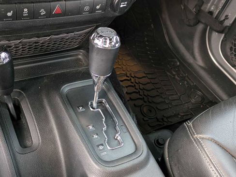 Used 2017 Jeep Wrangler Unlimited Sahara image 26