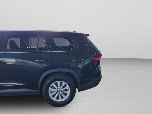 Certified 2025 Toyota Grand Highlander XLE image 31