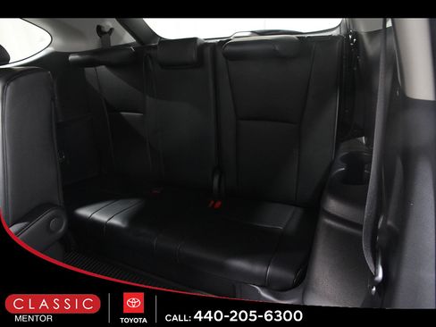 Used 2024 Toyota Highlander XLE FWD image 20