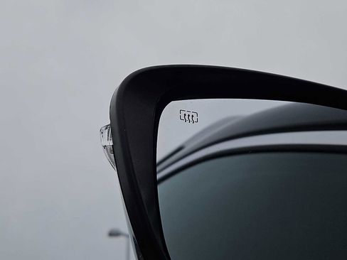 Used 2017 Nissan Rogue SL image 25