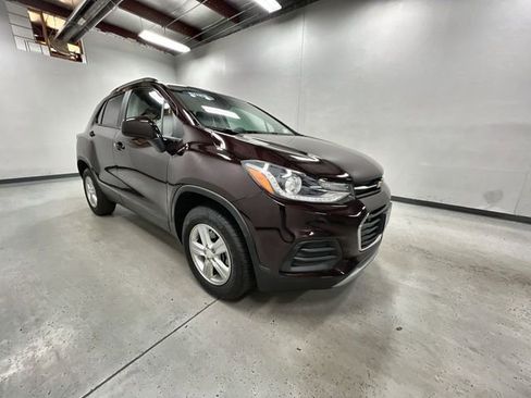 Used 2022 Chevrolet Trax LT AWD/4WD image 2