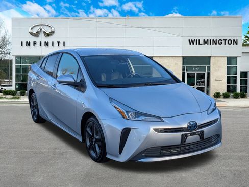 Used 2021 Toyota Prius XLE image 1