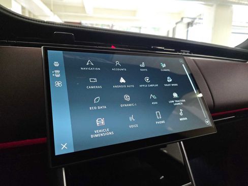 New 2025 Land Rover Range Rover SE image 29