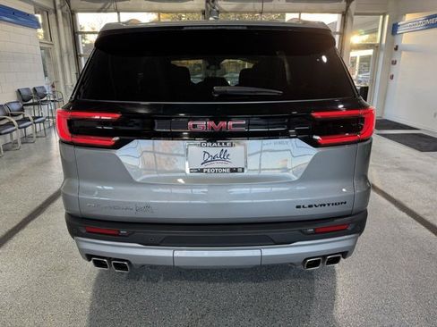 Used 2025 GMC Acadia Elevation image 11