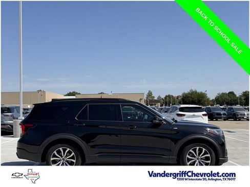 Used 2025 Ford Explorer ST-Line RWD image 3