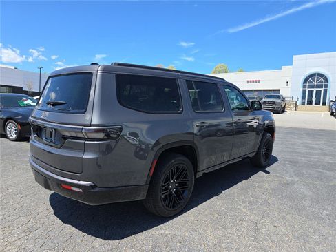 New 2026 Jeep Grand Wagoneer Limited AWD/4WD image 3