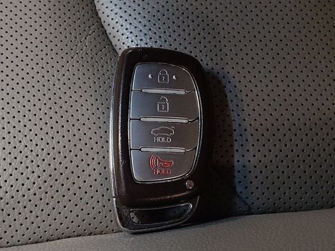 Used 2017 Hyundai Sonata Limited w/ Ultimate Package 02 image 32