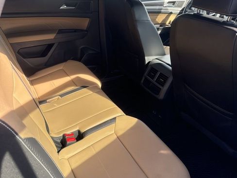 Used 2022 Volkswagen Atlas Cross Sport SE image 16