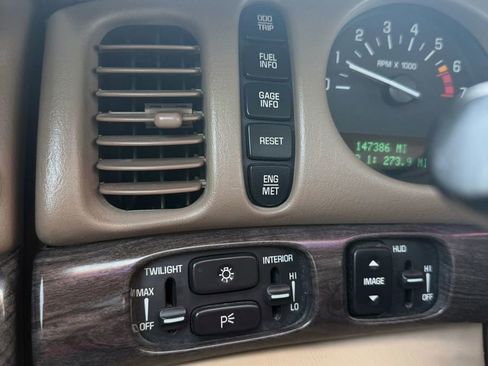 Used 2004 Buick Le Sabre Limited w/ Celebration Edition Package image 31