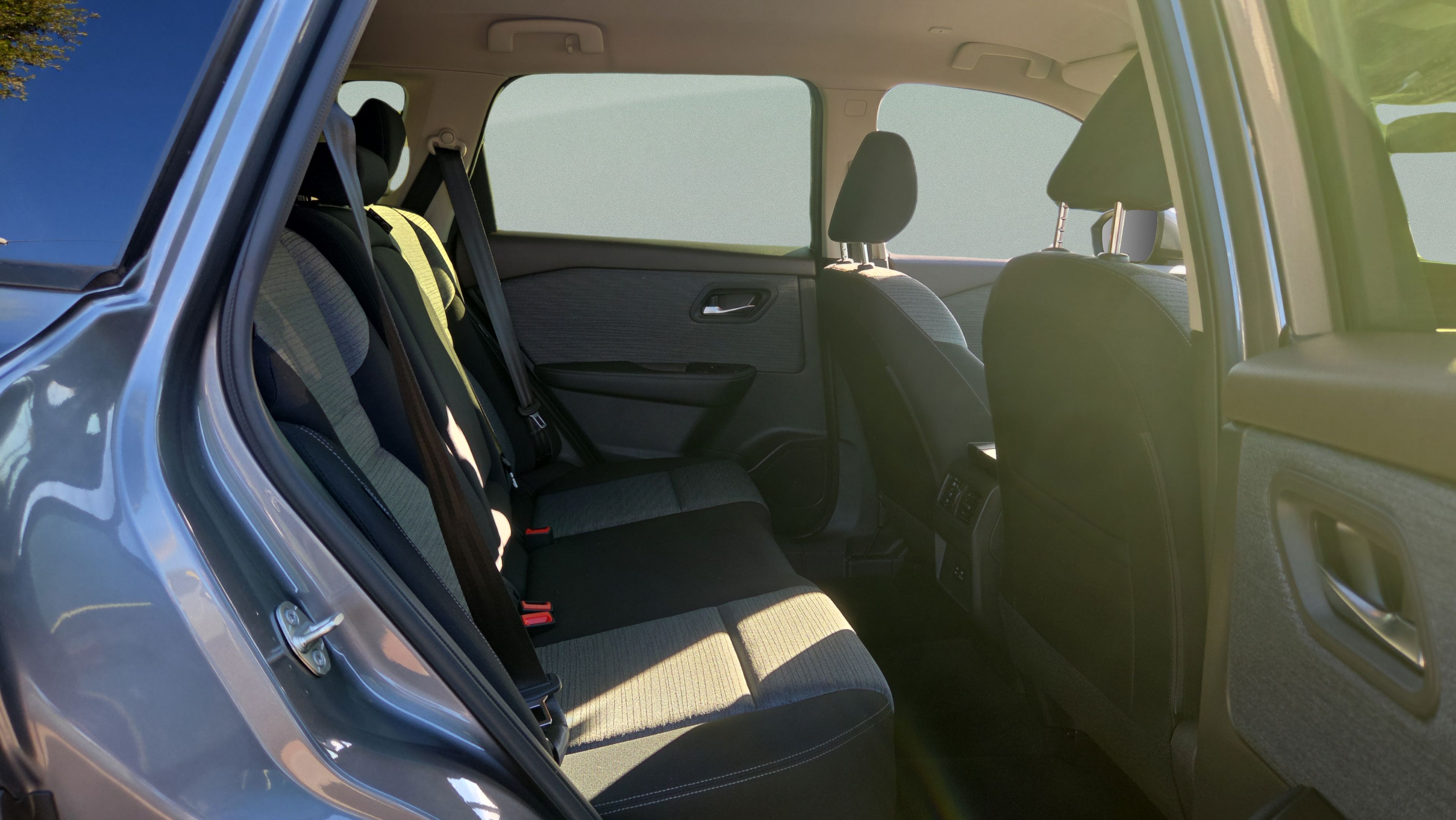 Used 2023 Nissan Rogue SV FWD image 14