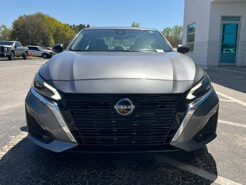 Used 2024 Nissan Altima 2.5 SV image 5