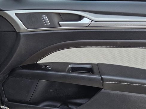 Used 2020 Ford Fusion SE w/ Equipment Group 151A image 7