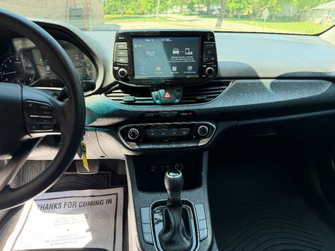 Used 2018 Hyundai Elantra GT FWD image 17