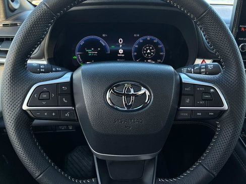Certified 2026 Toyota Sienna Limited FWD image 25