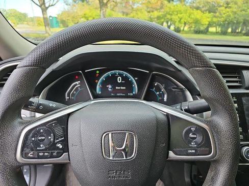 Used 2018 Honda Civic EX image 19