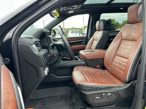 Used 2024 GMC Yukon XL Denali Ultimate w/ LPO, Floor Liner Package AWD/4WD image 38