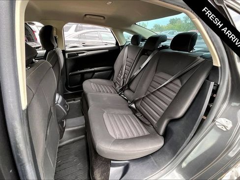 Used 2018 Ford Fusion SE w/ Fusion SE Technology Package FWD image 6